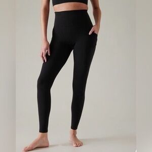 ATHLETA Salutation Stash tight Pocket legging
Size XS Petite Black